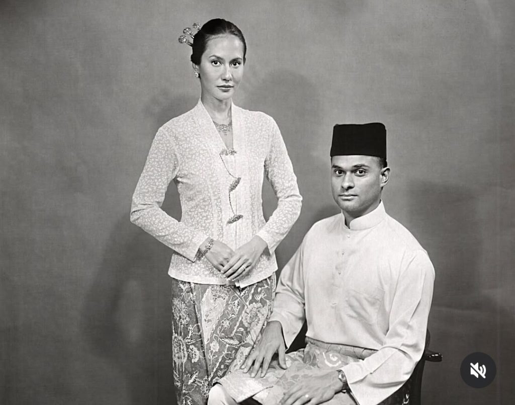 Mengenakan pakaian tradisional (Foto: Instagram/pevpearce)