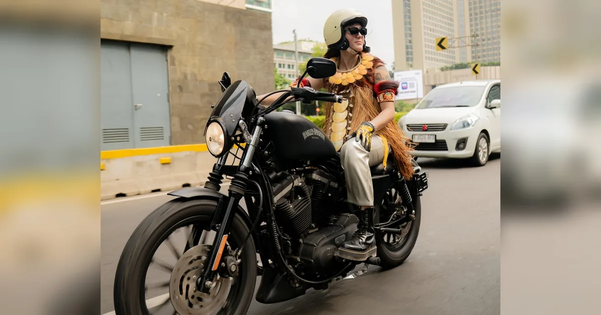 Poppy Sovia, Riding Motor untuk Charity sampai Pelesiran