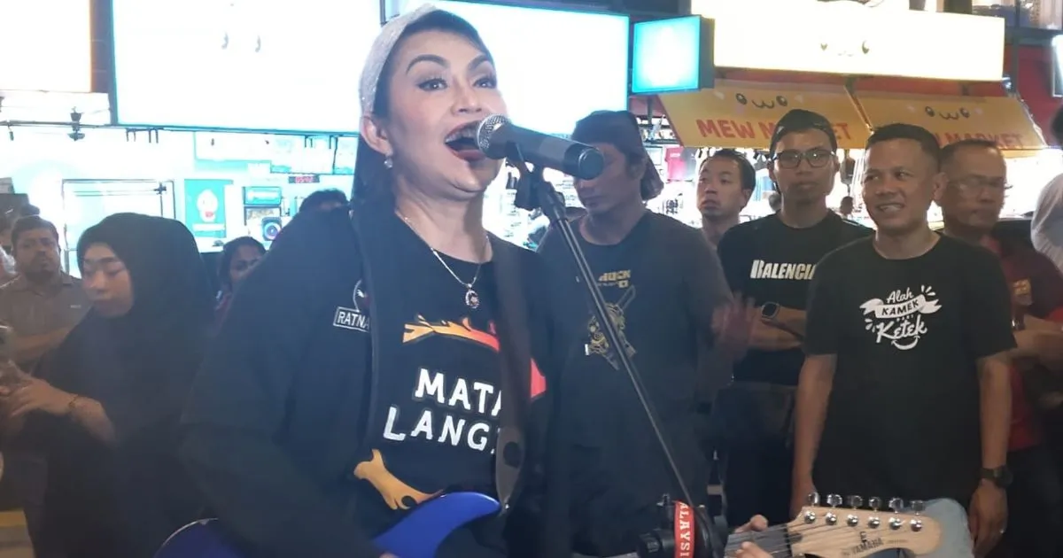 Ratna Listy Kehilangan Koper di Pesawat, Tetap Diserbu Penggemar saat Promo Single di Malaysia