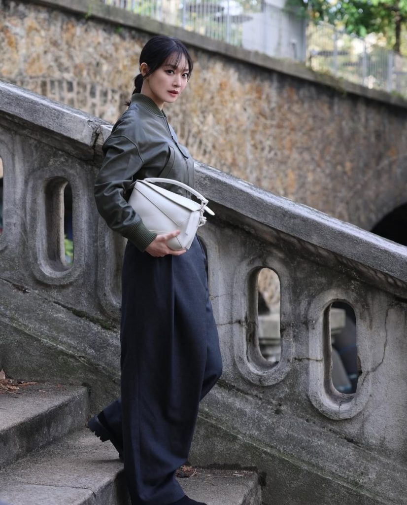 Menjadi model iklan brand fashion mewah (Foto: Instagram/illusomina)