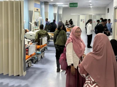 4 korban ledakan SMAN 72 Jakarta Utara dioperasi (Foto: Nyata/Bayu)