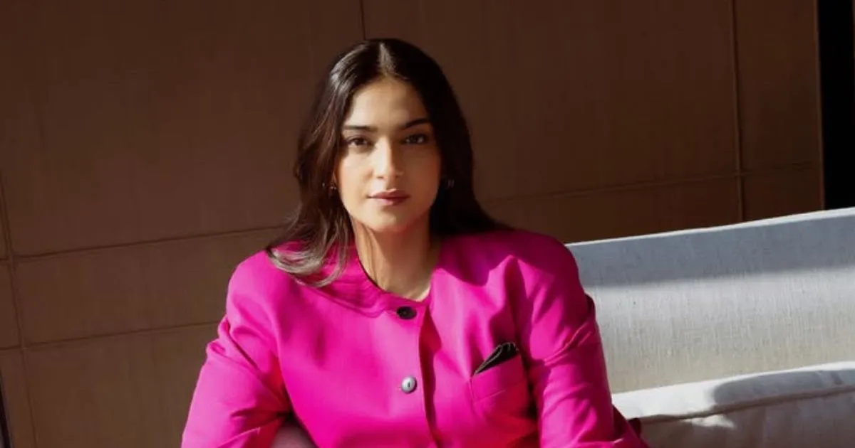 Kehamilan ke-2, Aktris Bollywood Sonam Kapoor Tampil Elegan Bak Putri Diana