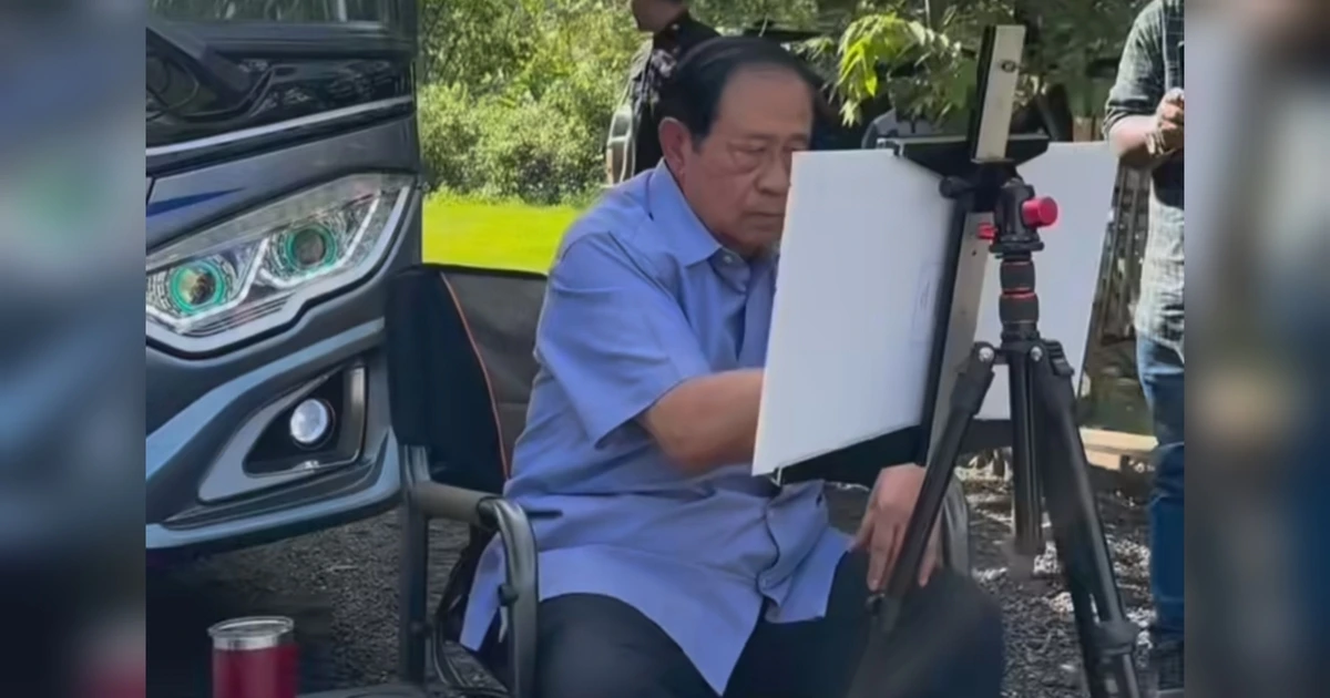 Momen Susilo Bambang Yudhoyono Melukis on the Spot di Wonogiri