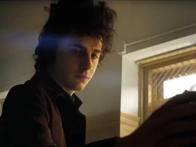 Timothe Chalamet di film ‘A Complete Unknown’ (Foto: YouTube/SearchlightPictures)