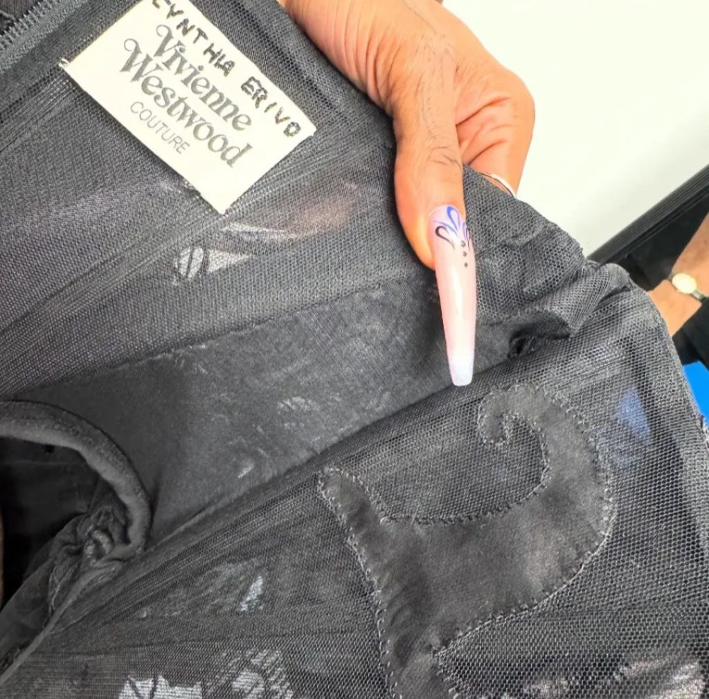 Bordir topi Elphaba (Foto: Instagram/jasonbolden)