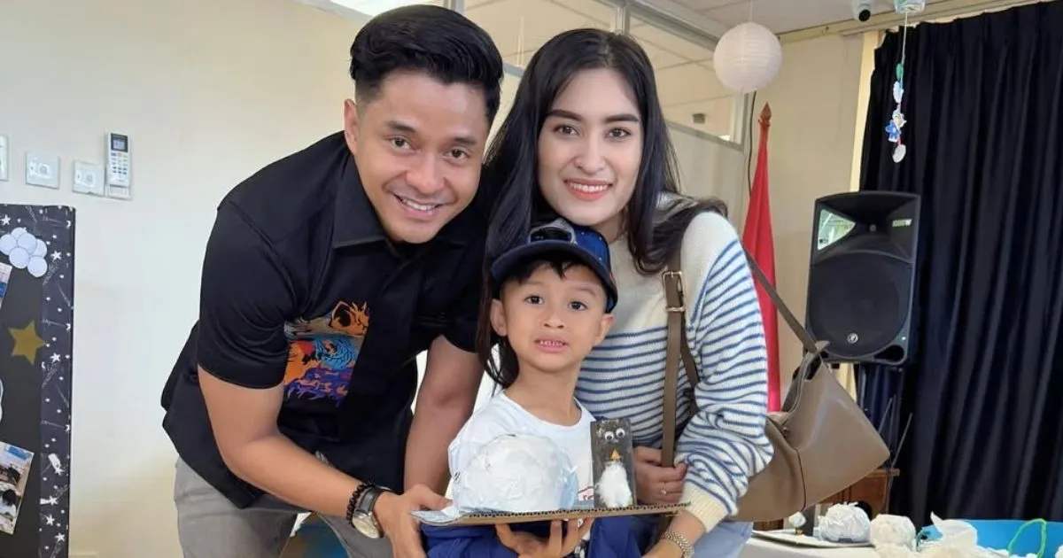 Angbeen Rishi dan Adly Fairuz Kompak Hadir di Acara Sekolah Anak