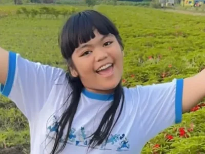 Isvara di kebun pacar air miliknya. Foto: Dok. Pri