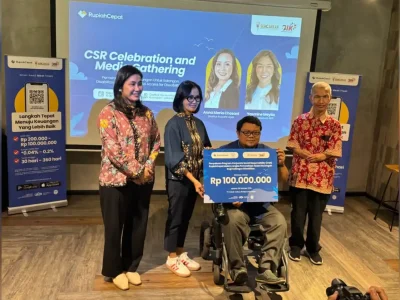 RupiahCepat Donasikan Rp100 Juta kepada penyandang disabilitas. (Foto: Dok. Pri)