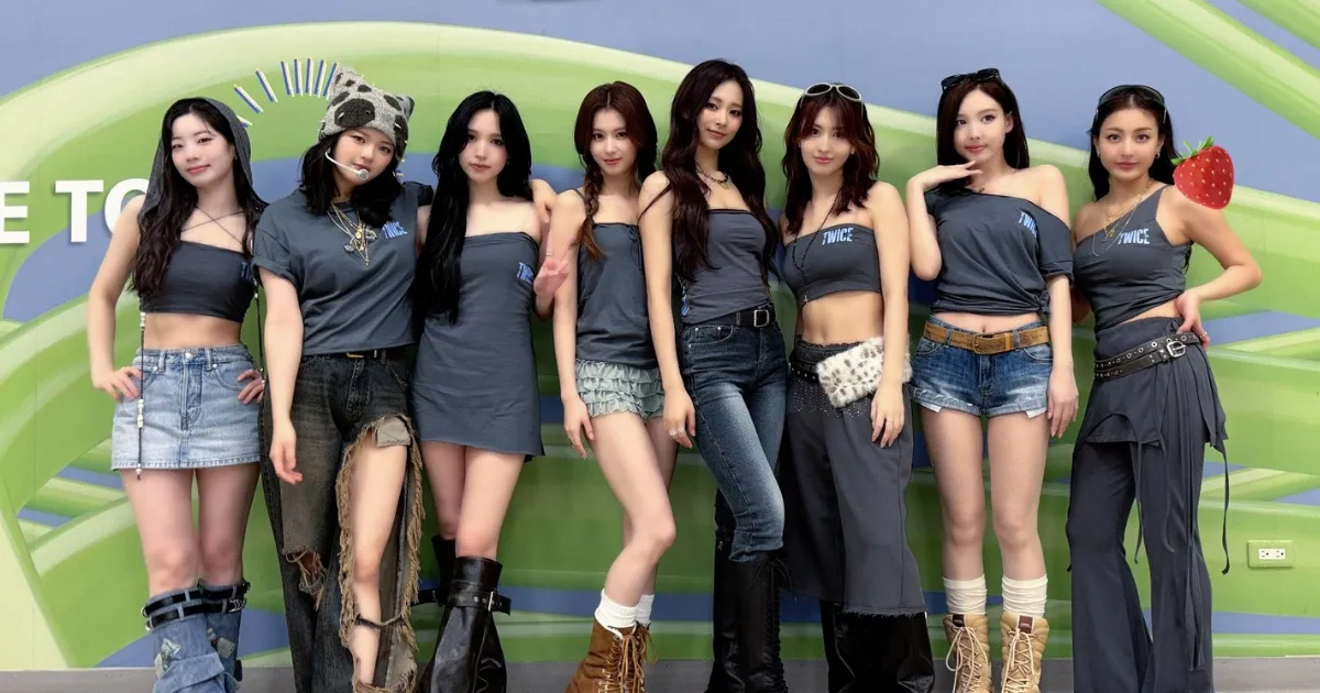 TWICE Beri Penghormatan untuk Korban Kebakaran di Konser Hong Kong