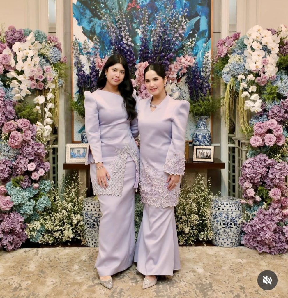 Bersama sang ibu (Foto: Instagram/annisayudhoyono)