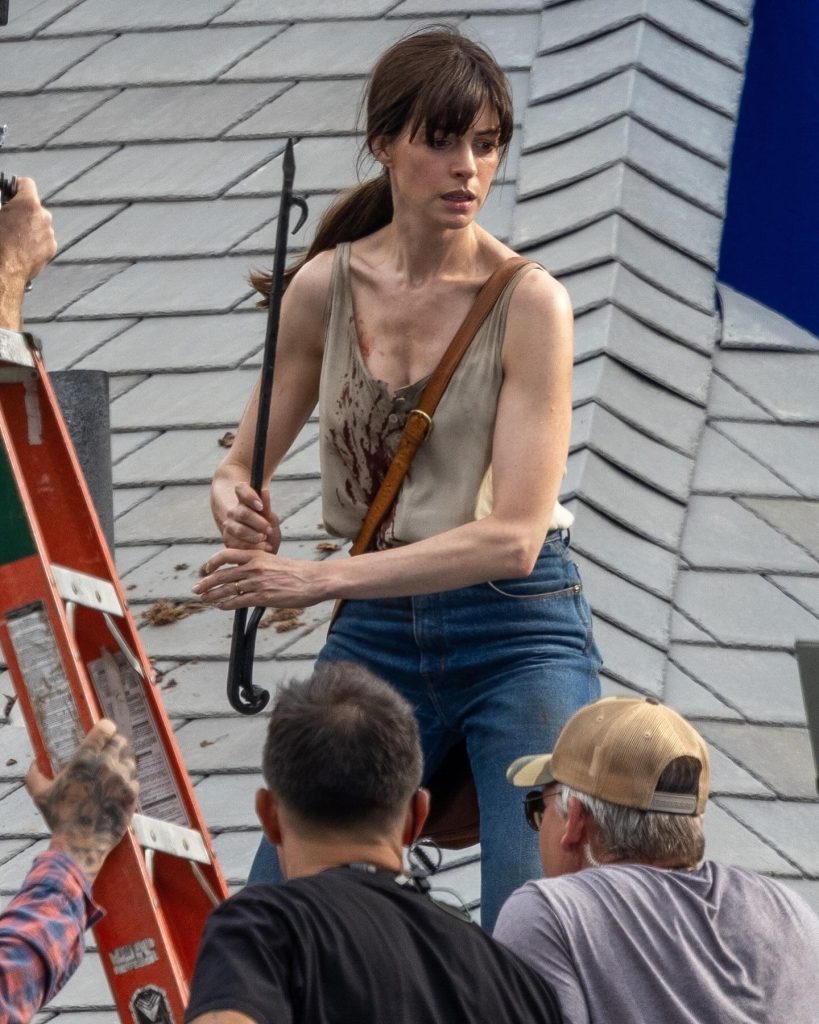 Saat syuting ‘Flowervale Street’ (Foto: X/AnneHathabae)