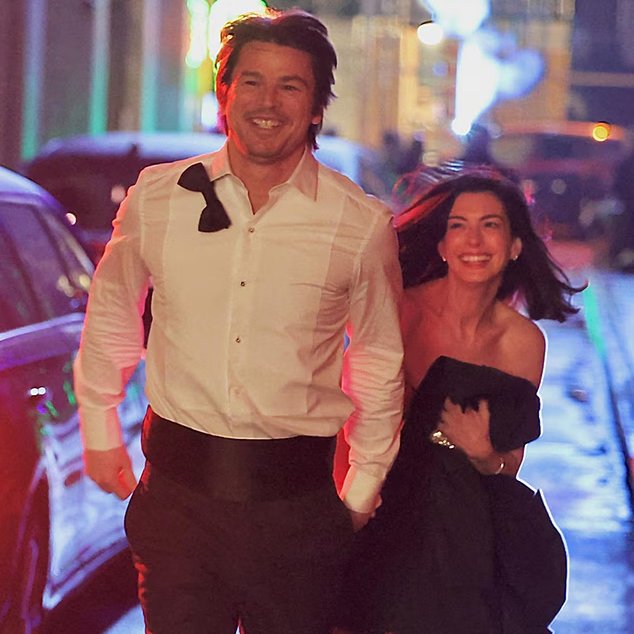 Saat syuting ‘Verity’ bersama Josh Hartneet (Foto: X/Feature_First)