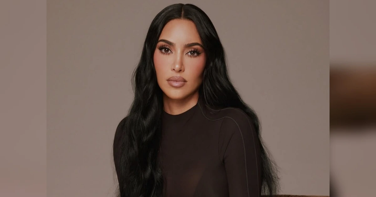Jelang Natal, Kim Kardashian Hias Rumah dengan Belasan Pohon Cemara