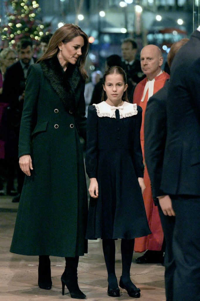 Kate Middleton dan putrinya (Foto: AFP/POOL)