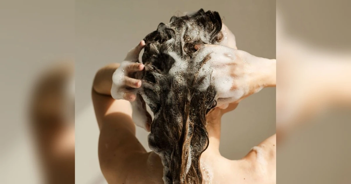 Mengenal Tren Shampoo Sandwich, Mampu Atasi Rambut Lepek dan Kering