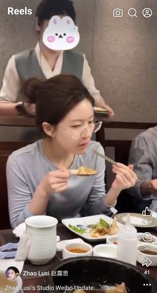 Makan scallop untuk pertama kali (Foto: Facebook/Zhao Lusi)